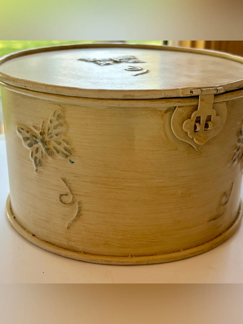 Vintage Cream Metal Oval Butterfly Trinket Box Keepsake Jewelry Case